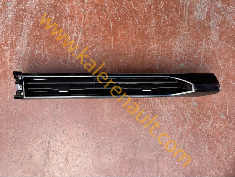 Renault Austral Sağ Üfleme Havalandırma Izgarası 682606567R