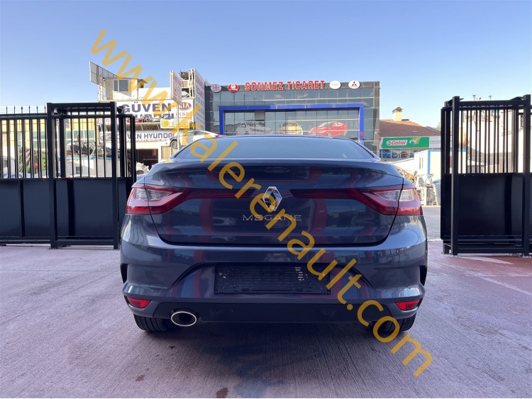 Renault Megane 4 Arka Bagaj Kapağı (Titanyum Gri)