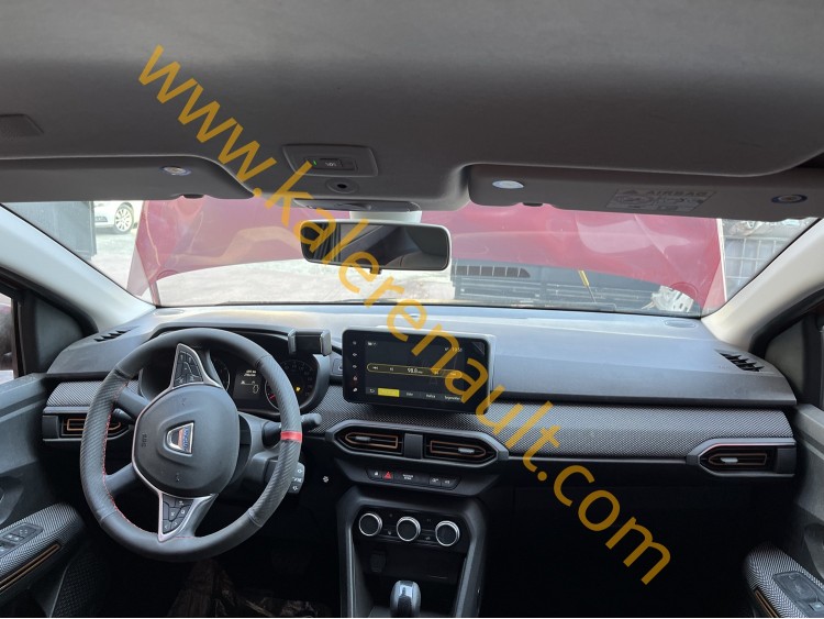 Dacia Sandero 3 Göğüs Torpido Tesisatı 240104616R